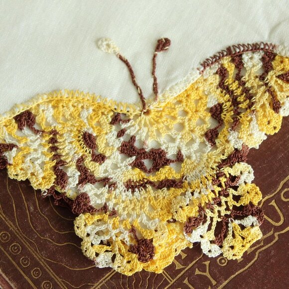 Vintage 1960s Handkerchief, Crochet Butterfly And Pale Yellow Linen Hankie - Picture 2 of 10